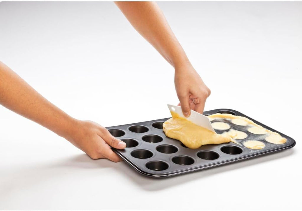 Zenker 6541 Black Metallic 24Er Mini-Muffinform – Antihaftbeschichtet Für Perfekte Mini-Muffins, Ø 4,5 Cm, Made in Germany Matrite si tavi pentru copt Naty Shop