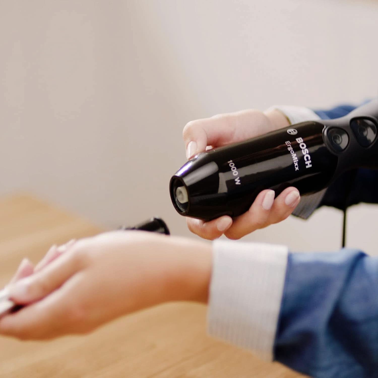 Bosch Stabmixer Ergomixx MS6CB61V1, Vakuum-Funktion, Edelstahl-Mixfuß, Mix- Und Messbecher, Vakuum-Pumpe, Vakuum-Beutel, Vakuum-Frischhaltedose, 12 Stufen plus Turbo, 1000 W, Schwarz/Anthrazit Bucatarie Naty Shop