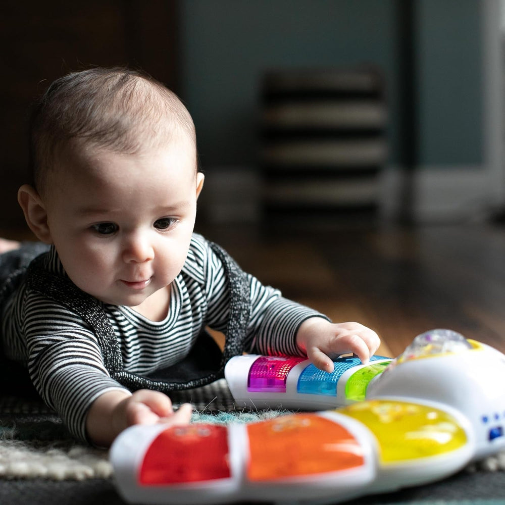 Baby Einstein, Glow & Discover Light Bar, jucărie pentru bebeluși cu lumini, melodii și zornăitor, 3 moduri: animale, culori, xilofon - 3 limbi, cub muzical pentru bebeluși și copii de 3 luni și peste Jucarii Bebe Naty Shop