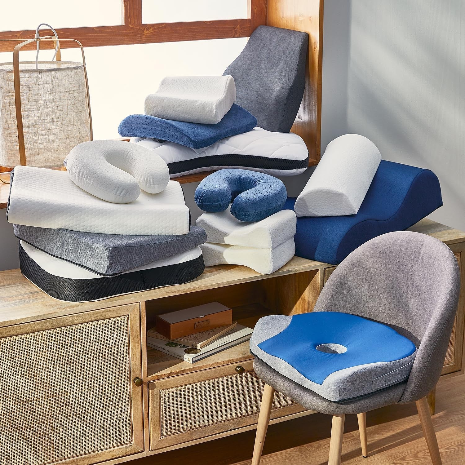 Pikolin Home - Pernă cervicală vâscoelastică pentru călătorii cu fermitate redusă, respirabilă și cu husă lavabilă cu fermoar.