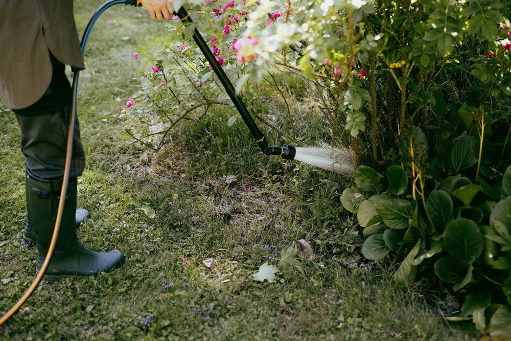 Furtun de grădină Fiskars S, Solid, Furtun de apă pentru udare manuală, 13 mm (1/2"), Lungime: 15 m, Racord universal, Protecție UV, Protecție la îngheț, Rezistent la răsucire, Albastru, 1076049