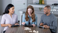 Goliat - Triominos Classic - Joc de societate popular pentru tineri și adulți de la 6 ani - Distracție în familie și joc de petrecere pentru 2-4 jucători - Cu tactici și strategii pentru copii și adulți