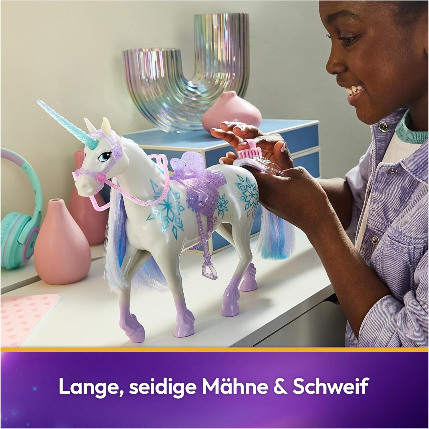 Unicorn Academy Unicorn Glacier - 28 cm înălțime, unicorn original din serialul Netflix al Laylei, cu coamă și coadă reale, frâu și șa detașabile și perie, pentru copii cu vârsta de 4 ani și peste