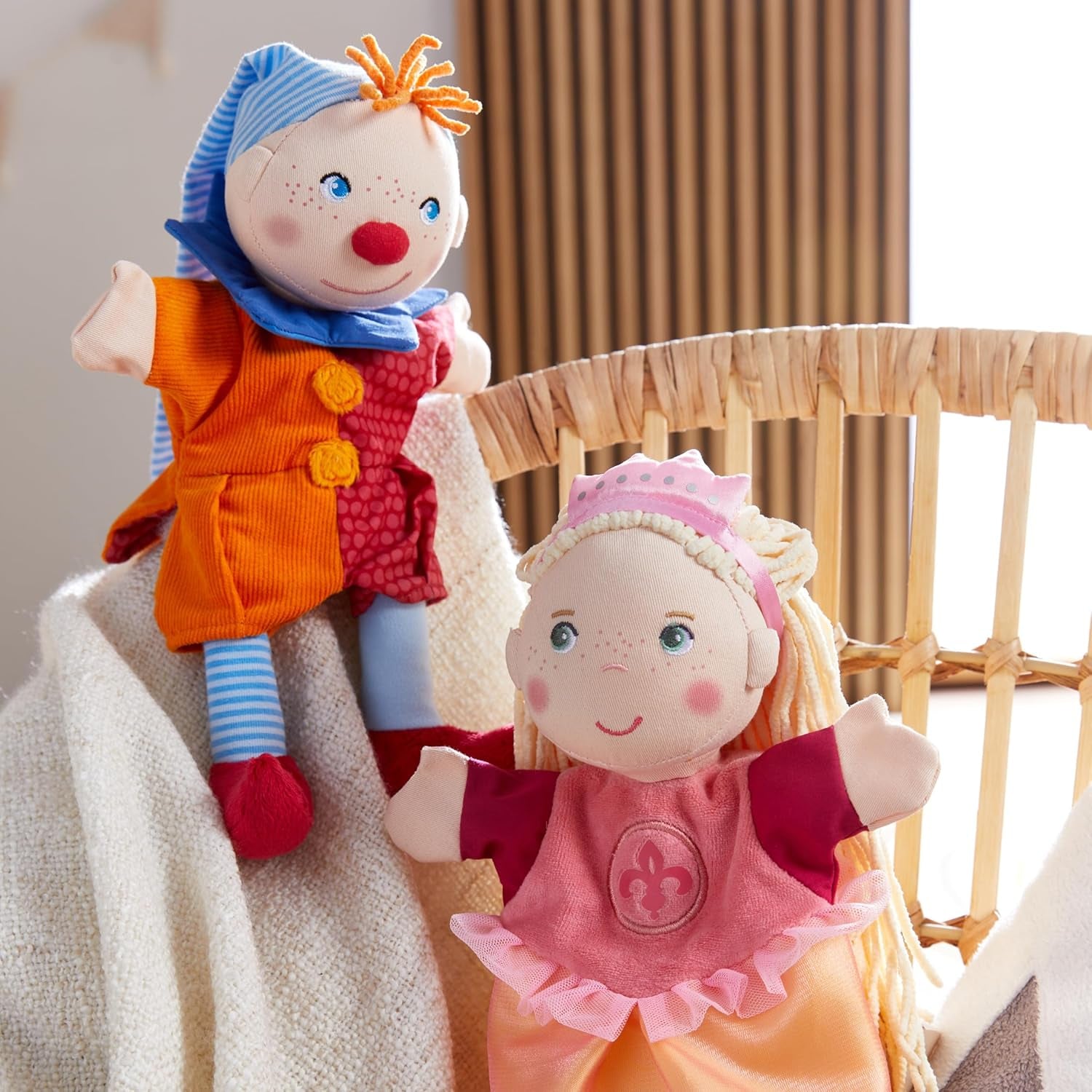 Păpușă de mână HABA Kasper – De la 18 luni, Lavabilă la 30°C, Ideală pentru jocuri de păpuși și roluri, teatru de păpuși – 2011866001