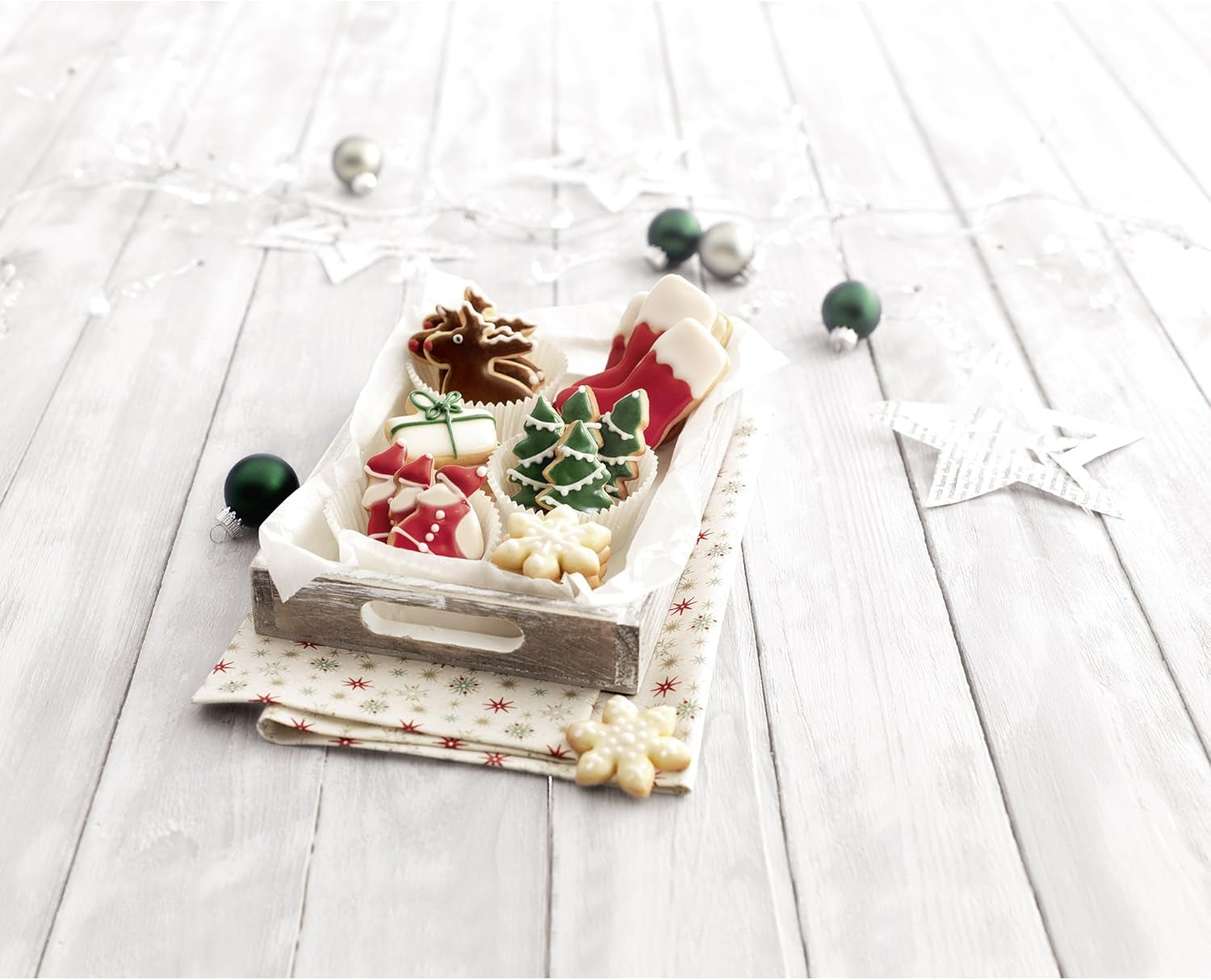 Formă de turtă dulce originală Kaiser, formă de brad de Crăciun, 13 x 9 x 2,5 cm, oțel inoxidabil, tăiere ușoară și precisă, manevrare sigură și confortabilă, negru