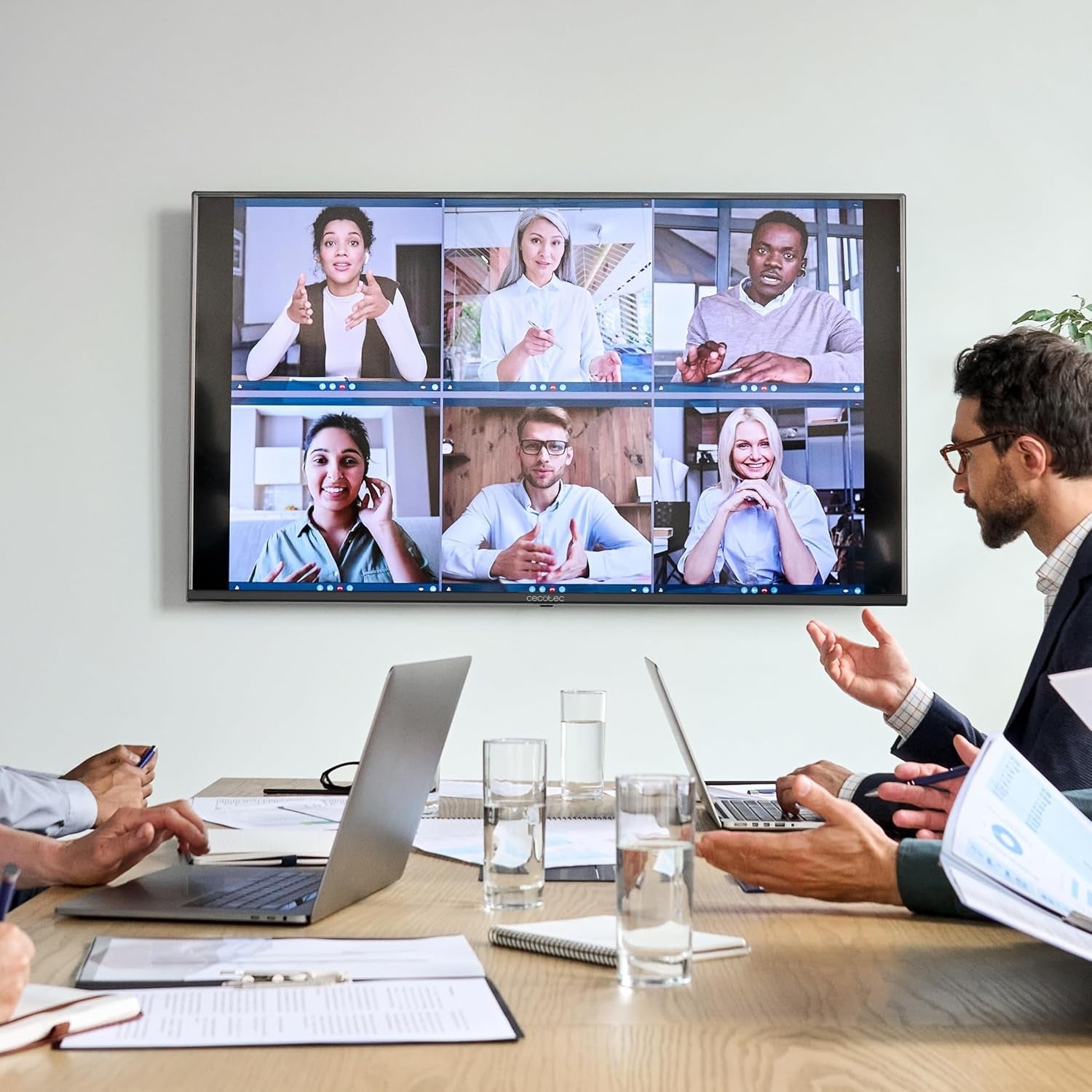 Televizor inteligent LED Cecotec 32" seria A4 ALH40032. Rezoluție HD, sistem de operare Google TV, Chromecast, asistent Google Voice, sistem audio Dolby și 16 GB ROM.