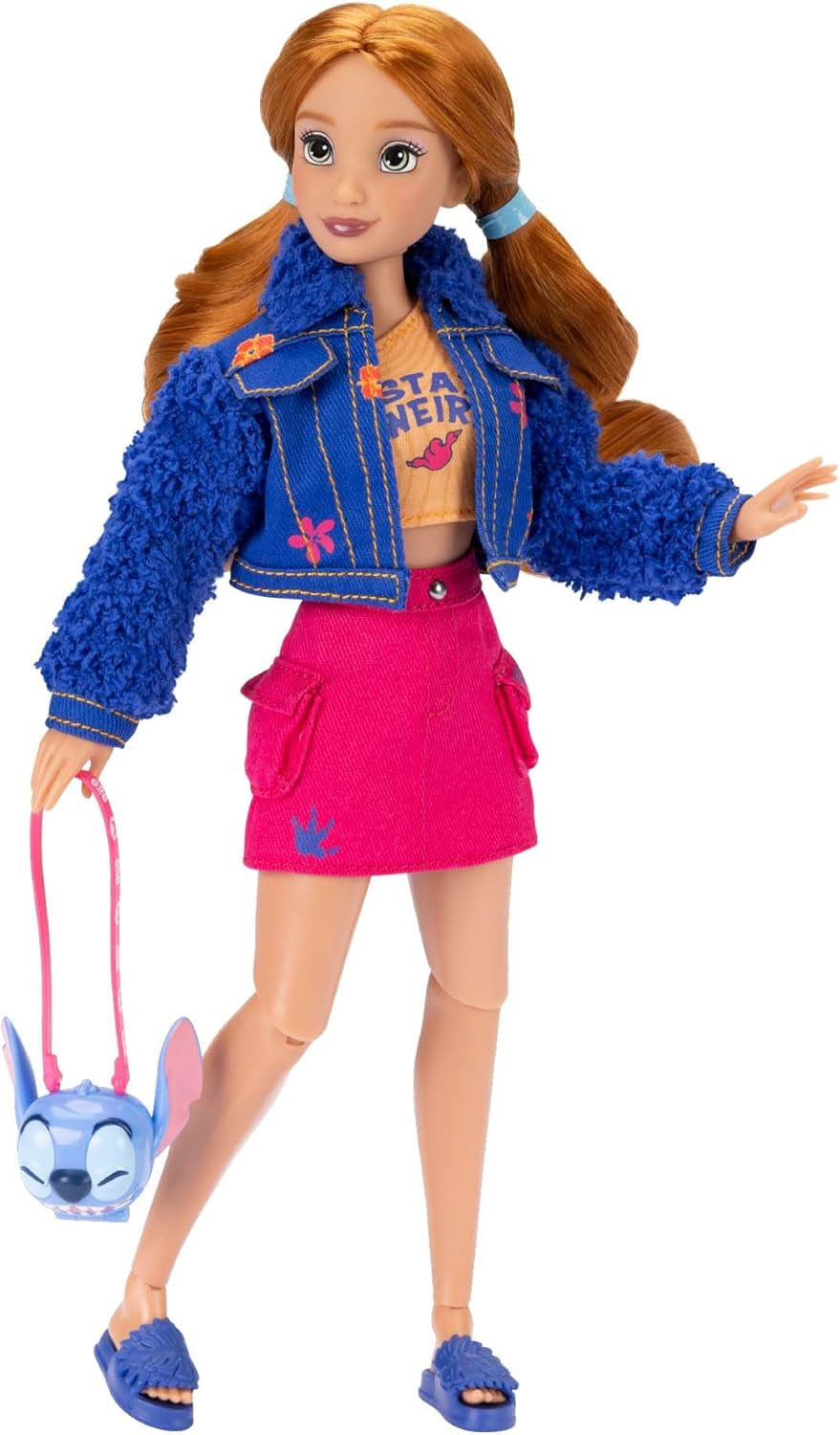 Păpuși la modă Disney ILY 4EVER Stitch cu păr roșu, 29 cm înălțime, cu 13 puncte de articulație, două ținute complete mix-and-match și un inel strălucitor cu Mickey pentru tine!