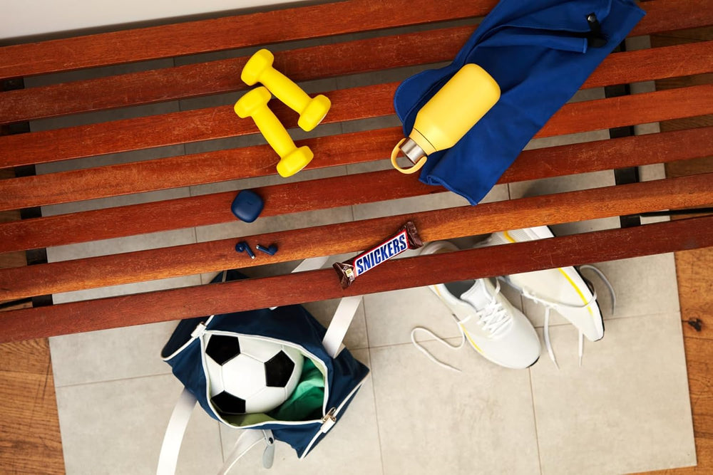 Un pachet mare de ciocolată care conține 32 de tablete de ciocolată a câte 50 g fiecare.