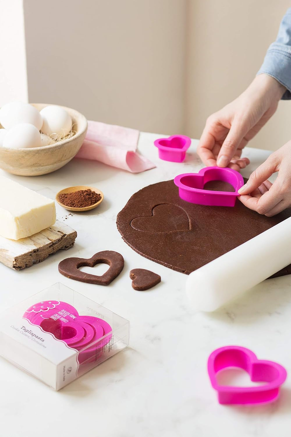 0255305 Set forme de biscuiți în formă de inimă, netede, 4 bucăți, 4-5,5-7-8 cm, 2,2 cm înălțime, roz
