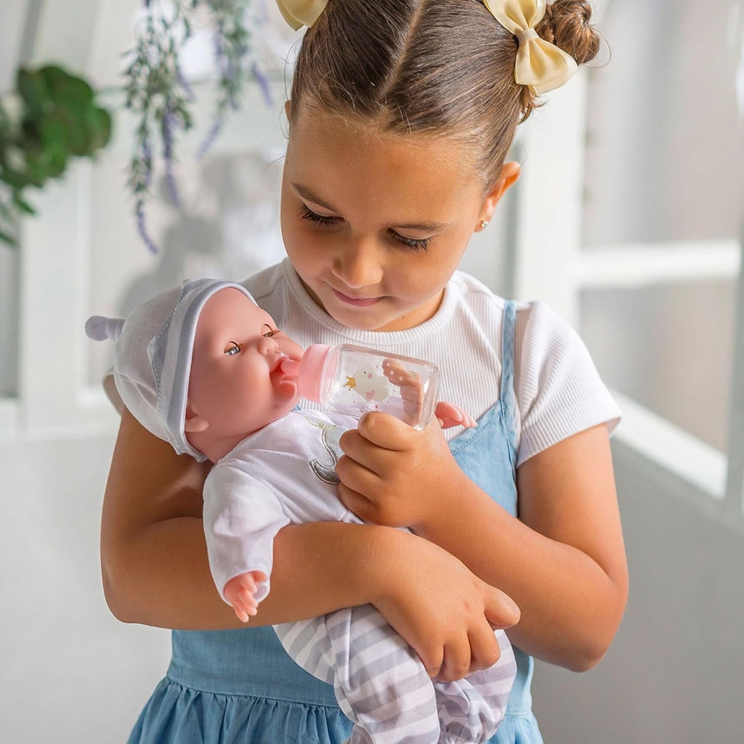 JC Toys- Muñeca Berenguer Boutique de Cuerpo blando de 38 cm, sus ojos se abren y cierran, incluye ropa y accesorios, gris, diseñado por Berenguer, +2 años