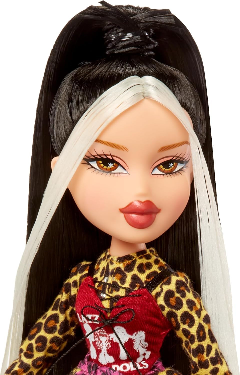 Bratz Stylin' Jade - Modepuppe mit T-Shirt um Gestalten für Dich, Inklusive Accessoires, Niedliches Spielzeug für Mädchen