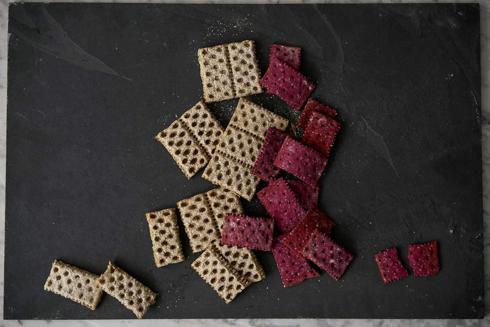 Rola pentru biscuiți Betty Bossi, gadgetul ideal de bucătărie pentru prepararea de crocante și biscuiți pentru gustări sofisticate. Taietor de aluat cu idei grozave de rețete.