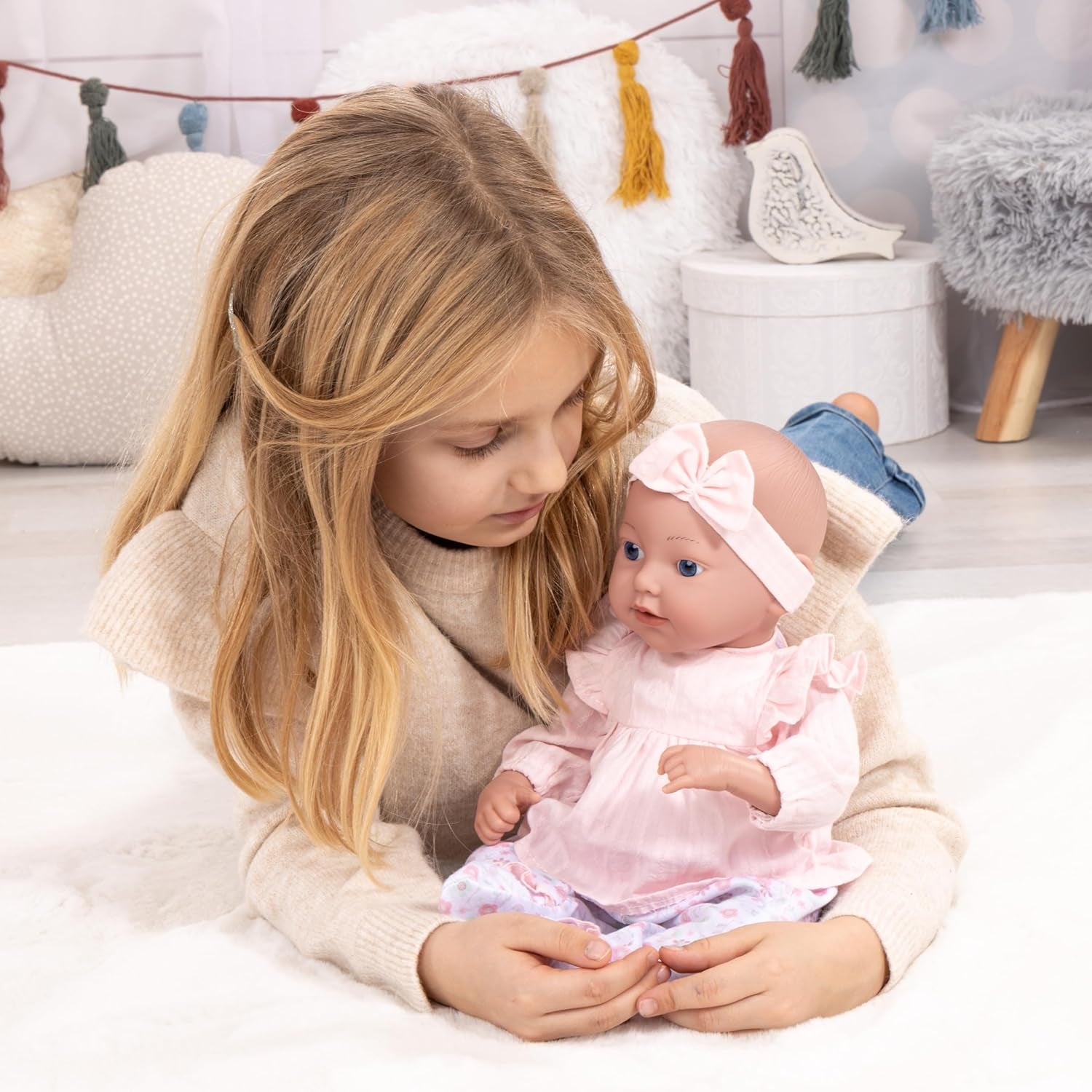 Bayer Design 93827AE Reborn Babypuppe, lebensecht, realistisch, Schnuller, Flasche, 38 cm, Weiß, Rosa
