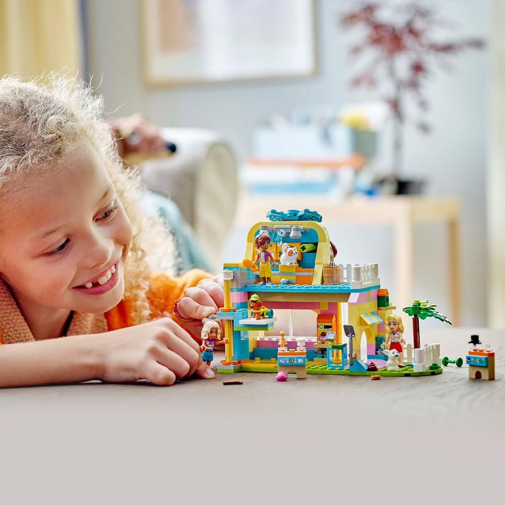 LEGO Friends Geschäft für Haustierzubehör - mit Hund, Katze und Kaninchen als Tierfiguren, 3 Minifiguren und viel Zubehör für die Haustierpflege - Geschenk für Mädchen und Jungen ab 6 Jahren - 42650