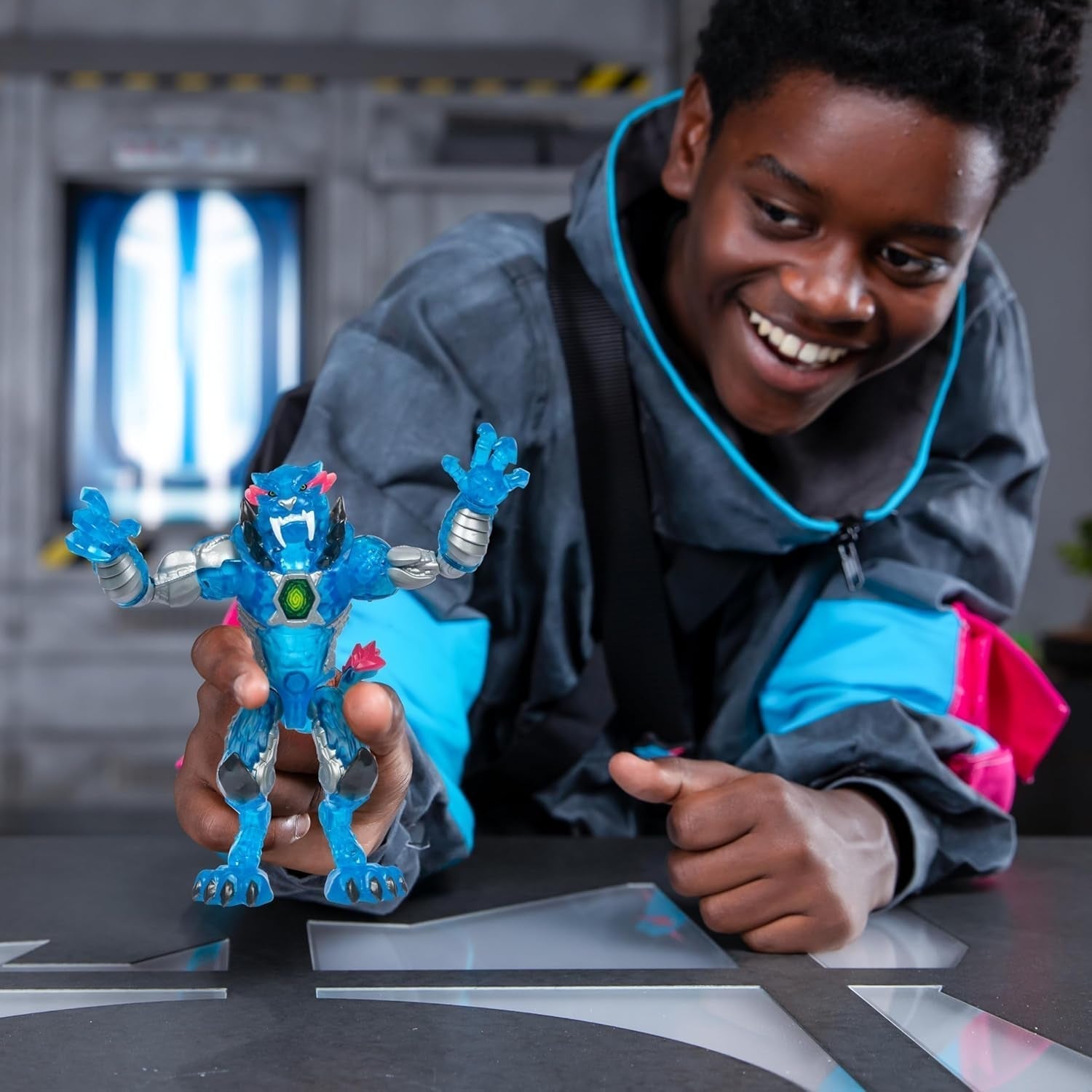 Mutatori; Mutați bestia supremă. Experimentați și creați figura de acțiune Stealth Panther de la Mrbeast. 3 de colecționat, Iconic Panther, Stealth Panther, Metallic Panther Action figures Naty Shop