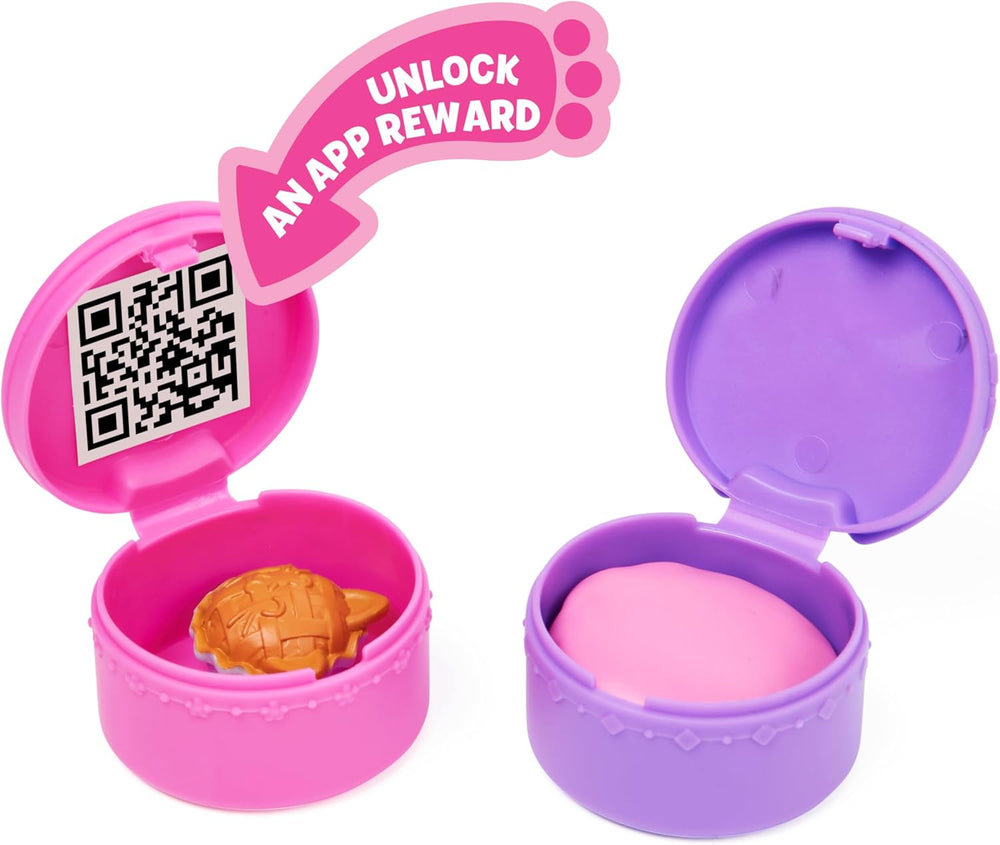 CASA DE PĂPȘI DREAMWORKS A LUI GABBY - Cameră Deluxe, Cofetărie cu Cakey, Bucătărie cu Kuchi (Română: Cakey), 3 piese de mobilier și 2 cutii surpriză cu accesorii, potrivită pentru copii cu vârsta de 3 ani și peste