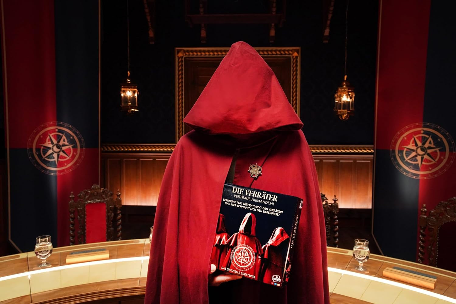 Goliat: Trădătorii, jocuri de societate pentru copii cu vârsta de 12 ani și peste, jocuri de petrecere pentru 4-6 jucători, jocul este bazat pe serialul TV cu același nume