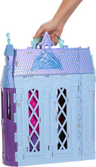 Mattel Disney Frozen - Casă de păpuși Castelul Arendelle (60 cm+) cu păpușa Elsa, 4 locuri de joacă și 15 piese de mobilier și accesorii din filmul Disney Frozen II, HLW61