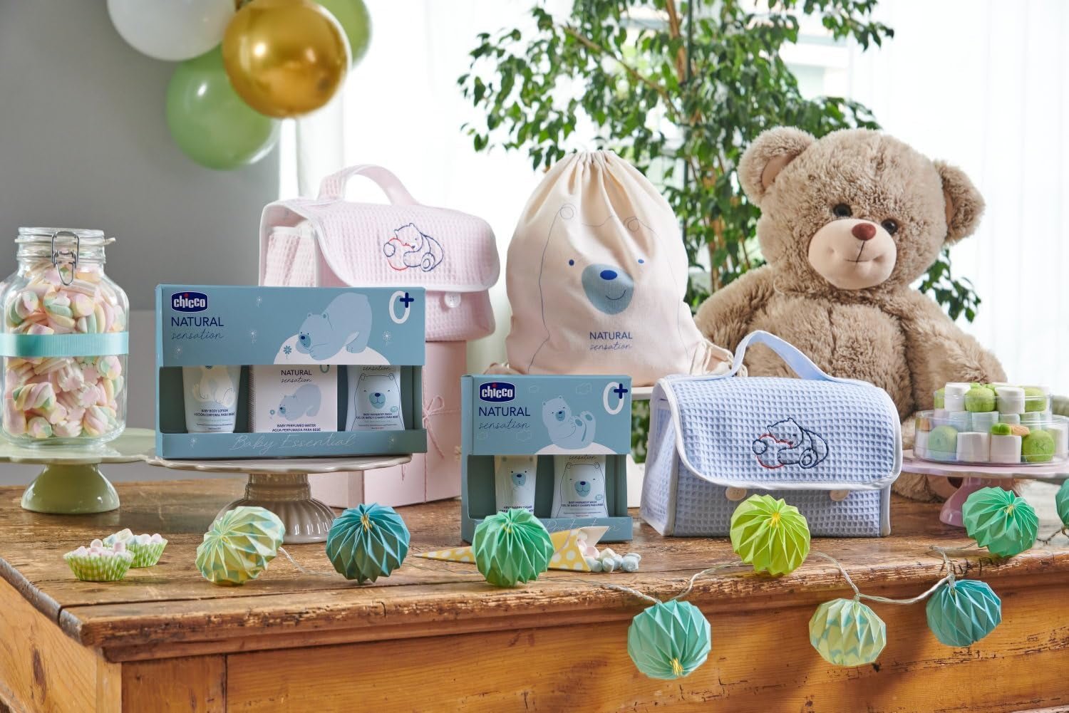 CHICCO NATURAL SENSATION - SET 2: 1 ȘAMPON ȘI BAIE - FĂRĂ USCARE 200 ML, 1 CREMĂ DE SCHIMBARE 4ÎN1 100 ML Copii - Baie si Skincare Naty Shop