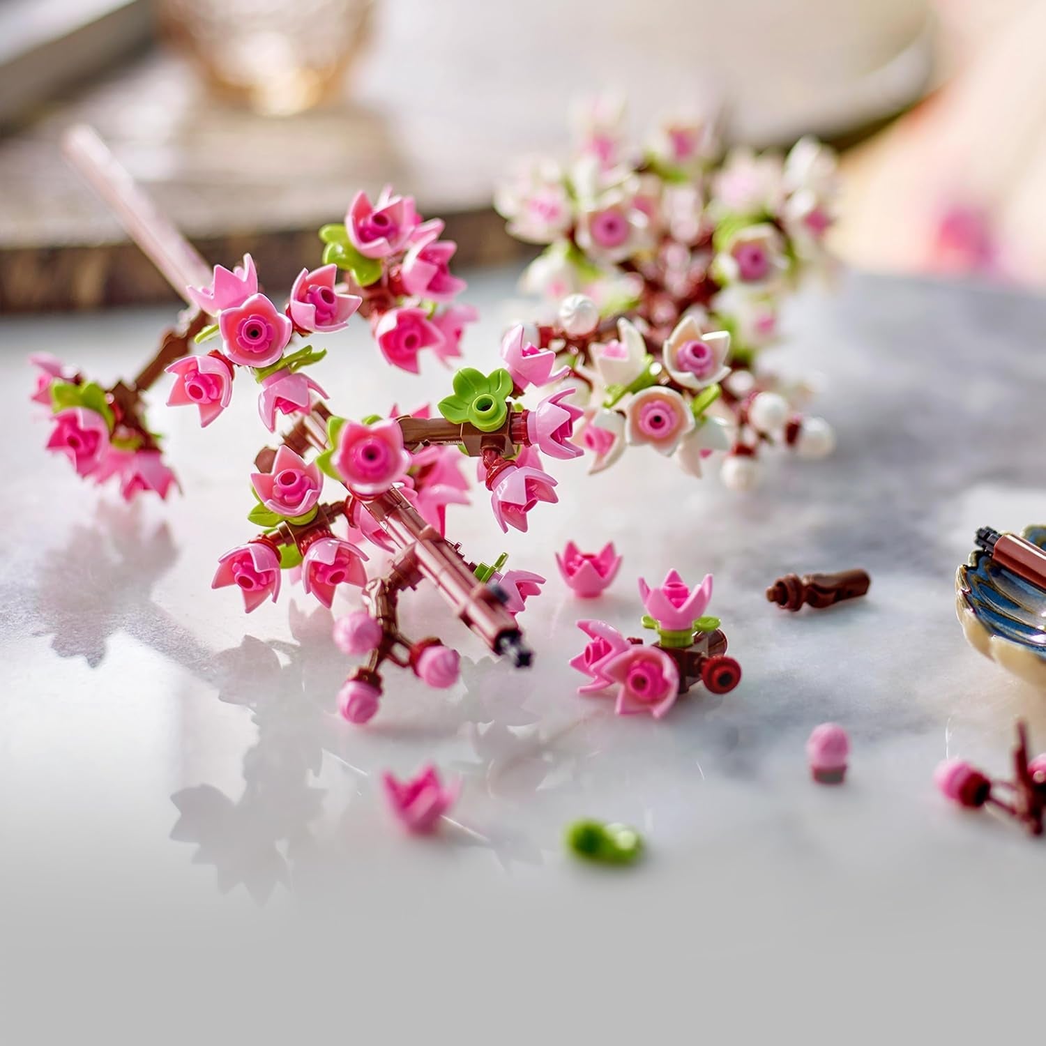 LEGO Botanicals Kirschblüten - Spielzeug mit Kunstblumen – Kreative Deko für Schreibtisch – Spielset mit Blumen zum Bauen und Ausstellen Geschenk für Mädchen und Teenager ab 8 Jahren – 40725
