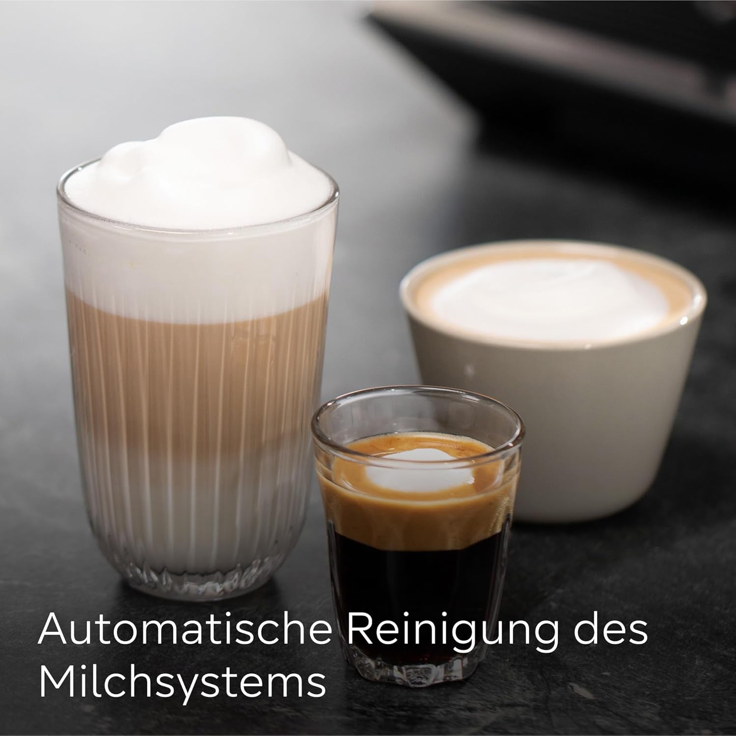 Espressor automat Siemens EQ700 classic TP715D01, control prin aplicație, preparare la rece, afișaj tactil intuitiv, până la 10 creații individuale de cafea ca favorite, curățare automată cu abur, 1500 W, gri-argintiu