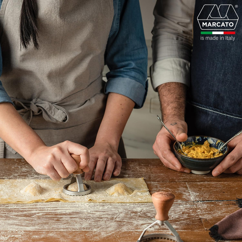 MARCATO Formă de ravioli și fursecuri, Aparat de ravioli, Forme de fursecuri, Lemn masiv și aluminiu turnat, Fabricat în Italia, Ștampilă rotundă de 58 mm