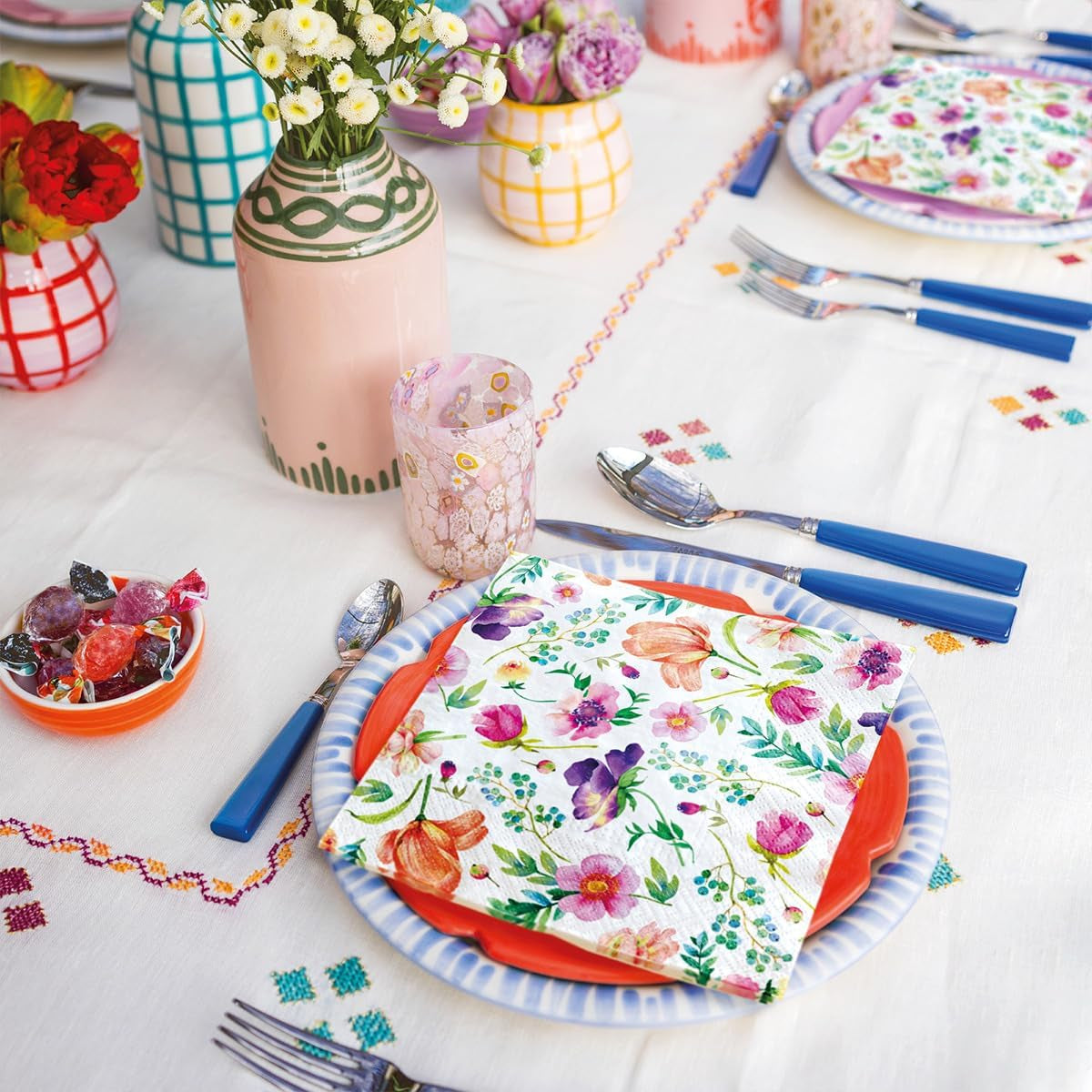 PAW - Șervețele 3 straturi (33 X 33 Cm) I 20 bucăți I Perfect pentru zile de naștere, petreceri, nunți, comuniuni și sărbători I Decorațiuni de masă șervețele de hârtie colorate - Flori colorate Flora I Aranjament floral