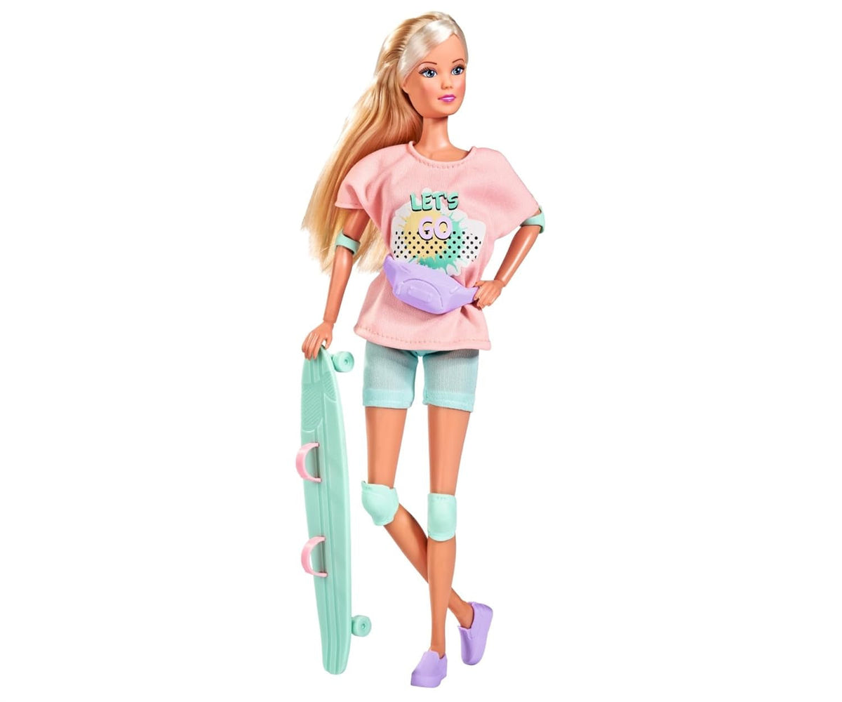 Simba 105733580 - Steffi Love Longboard Girl, Ankleidepuppe im coolen Outfit mit Skateboard, Schoner und Helm, mit Umhängetasche, 29cm Puppe, ab 3 Jahren