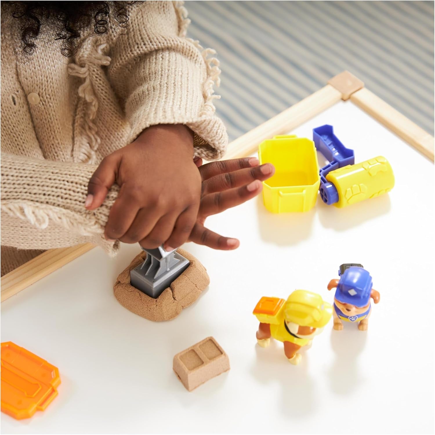 Rubble & Crew - Set de figurine de acțiune cu figurină Rubble & Mix, 2 jucării de construcție și 85G nisip cinetic de construcție, jucărie potrivită pentru copii de la 3 ani în sus Action figures Naty Shop