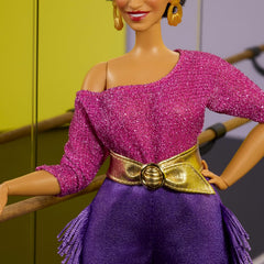 Barbie Signature Puppe, Debbie Allen Tribute Collection Bewegliche Puppe mit schulterfreiem Oberteil, goldenem Gürtel und violetten Fransenhosen mit Stulpen, JBJ24