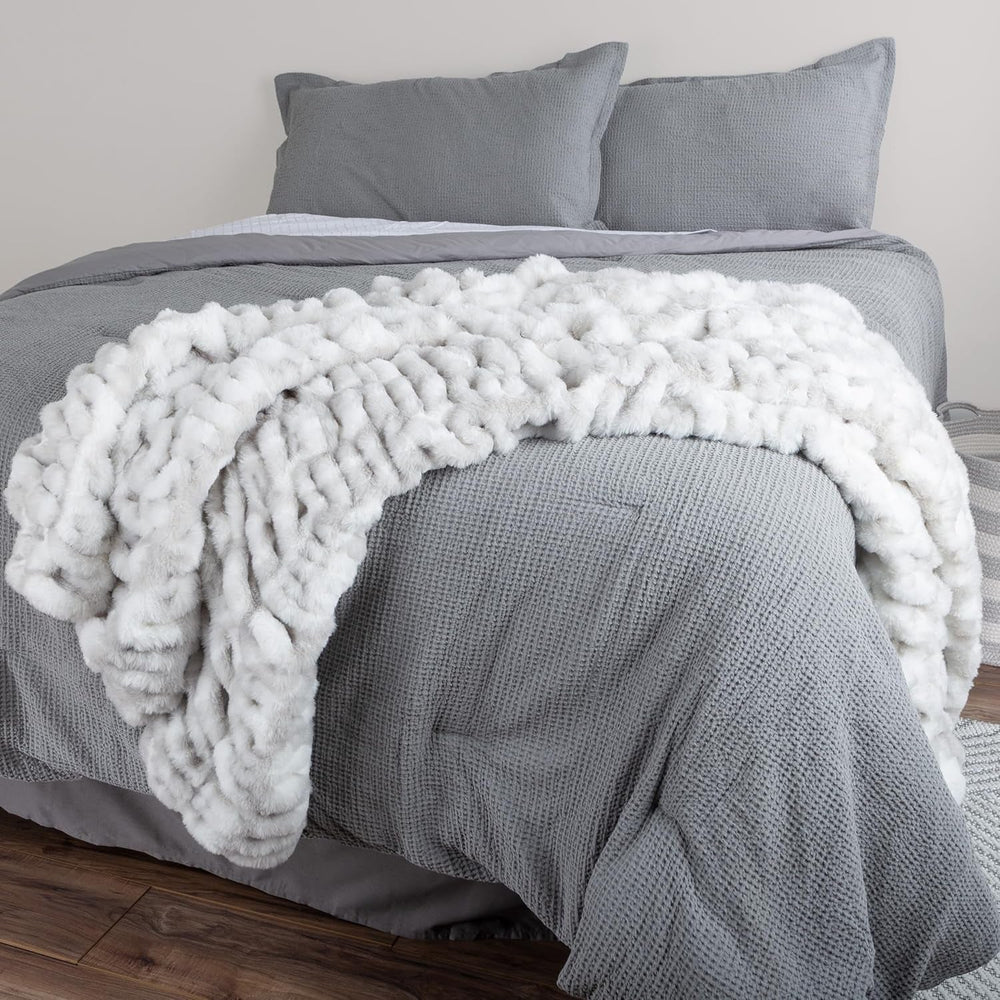 Lavish Home Oversized Gerüschte Faux Fur Blanket, 152.4 X 203.2 Cm, Jacquard Faux Fur, Queen Size Throw pentru paturi și canapele, gri Paturi si Cuverturi Lavish Home