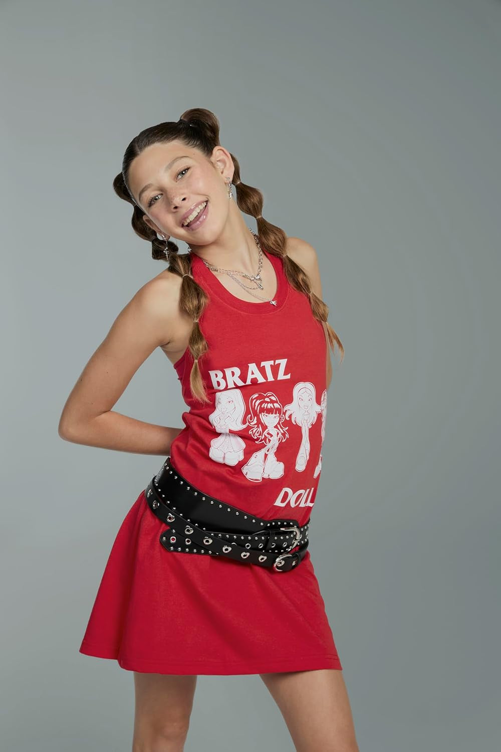 Bratz Stylin' Jade - Modepuppe mit T-Shirt um Gestalten für Dich, Inklusive Accessoires, Niedliches Spielzeug für Mädchen