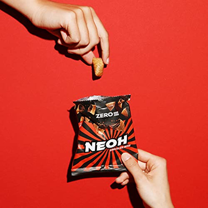 NEOH Chocolate Bites | Fără zahăr adăugat, 100 kcal per porție, bucățele crocante cu o umplutură cremoasă de alune de pădure și cacao, perfecte pentru luat la pachet sau ca înlocuitor de muesli | Keto, conținut scăzut de carbohidrați | Pachet de 3 x 29 g