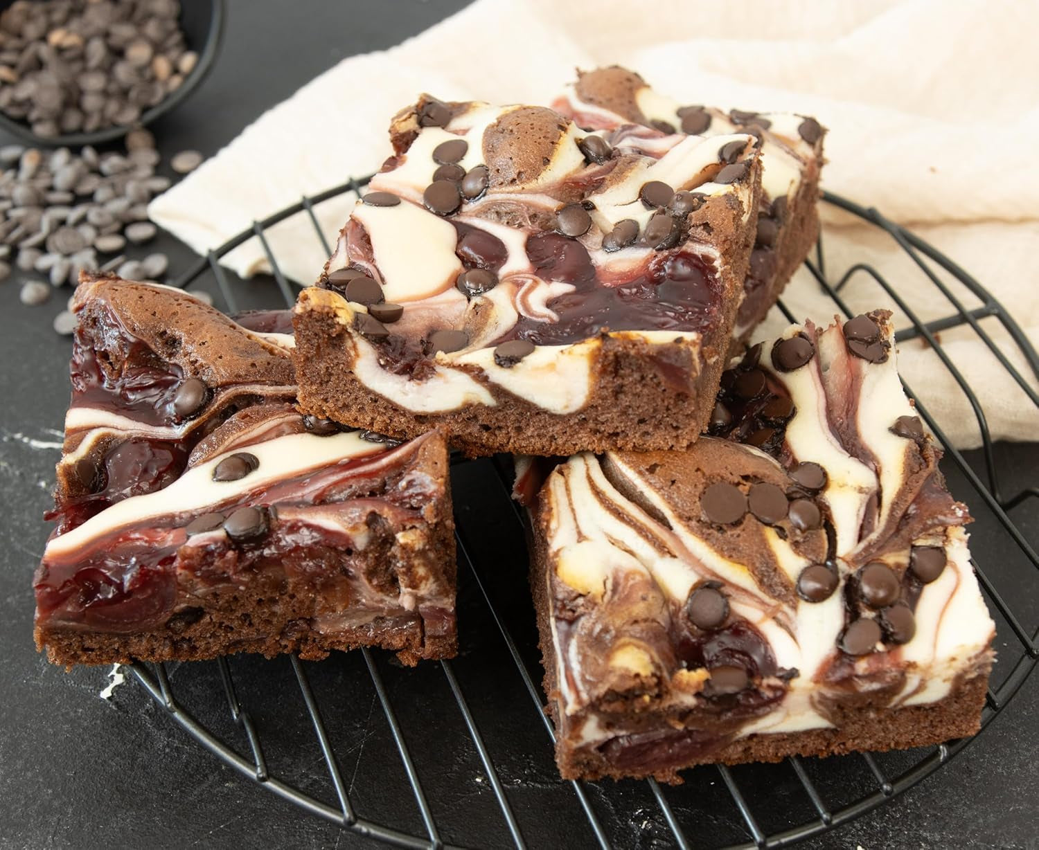 RUF Cheesecake-Muffins Backmischung, American Style Muffins Mit Cremiger Füllung, Einfache Zubereitung, 12 Muffin-Förmchen Inklusive Naty Shop