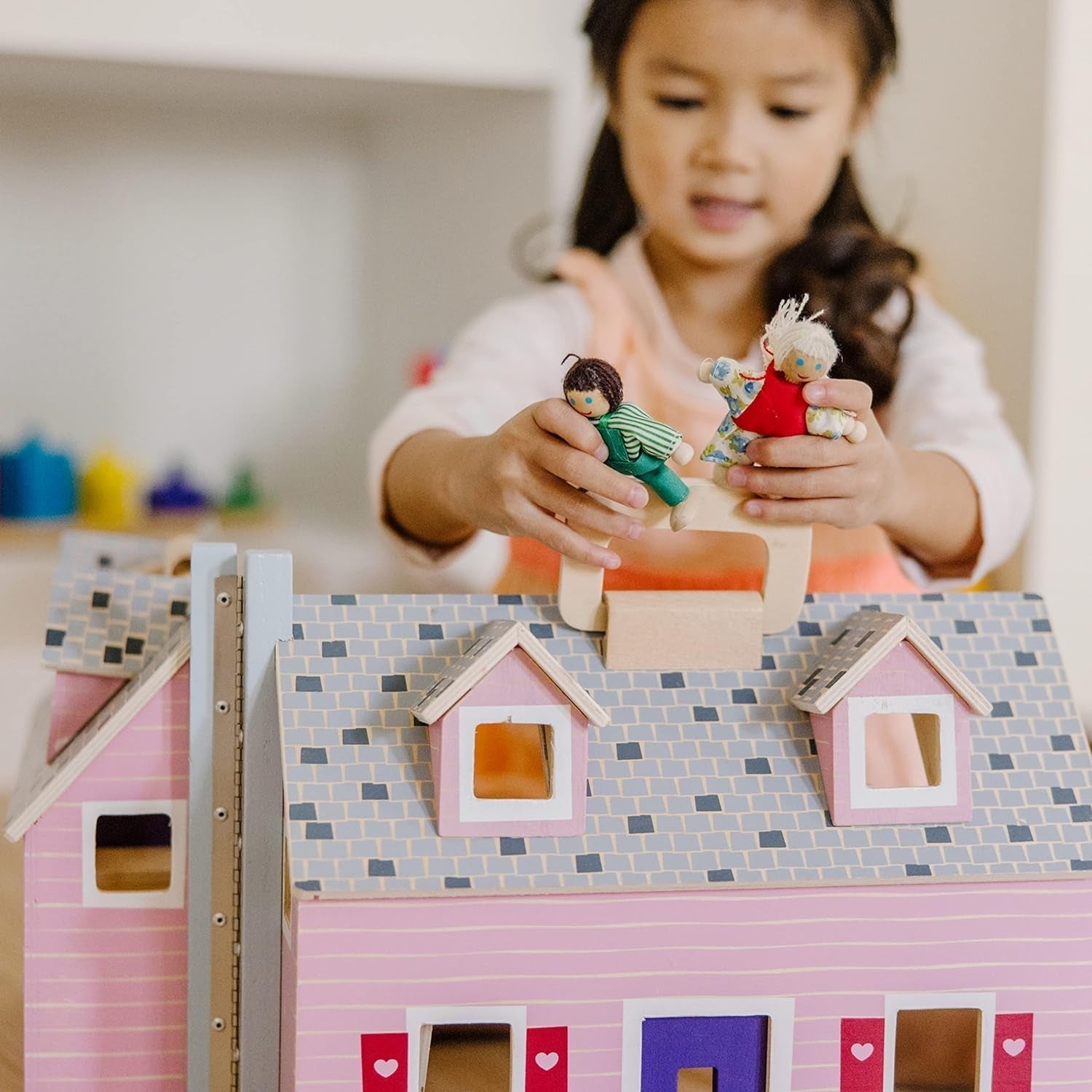 Casa de păpuși Melissa & Doug de pliat și luat cu tine | Casă de păpuși și păpuși | Playsets | 3+ | Cadou pentru băieți sau fete Casute de papusi Naty Shop