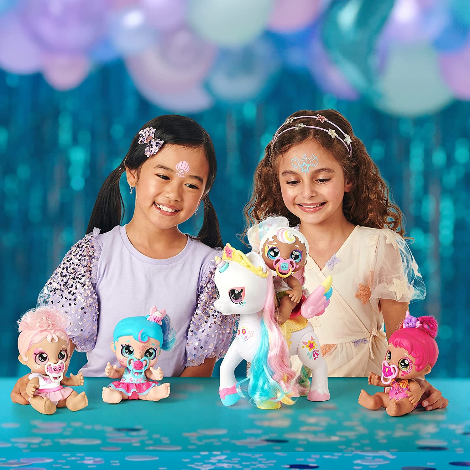Babyschwester-Puppe Mni Mello als Einhorn, 1 Puppe mit Spielzeugschnuller und Zauberschwamm für magische Gesichtsbemalung. Große, glitzernde Augen, biegsame Arme und Beine, 50275