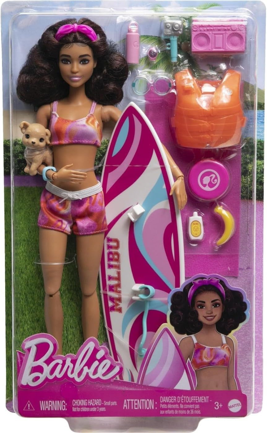 Barbie - păpușă surfer cu placă de surf și mâner, prosop și radio pentru aventuri pe plajă și povestiri, cleme și curea de gleznă pentru surfing realist, de la 3 ani, HPL69 Papusi Naty Shop Modern