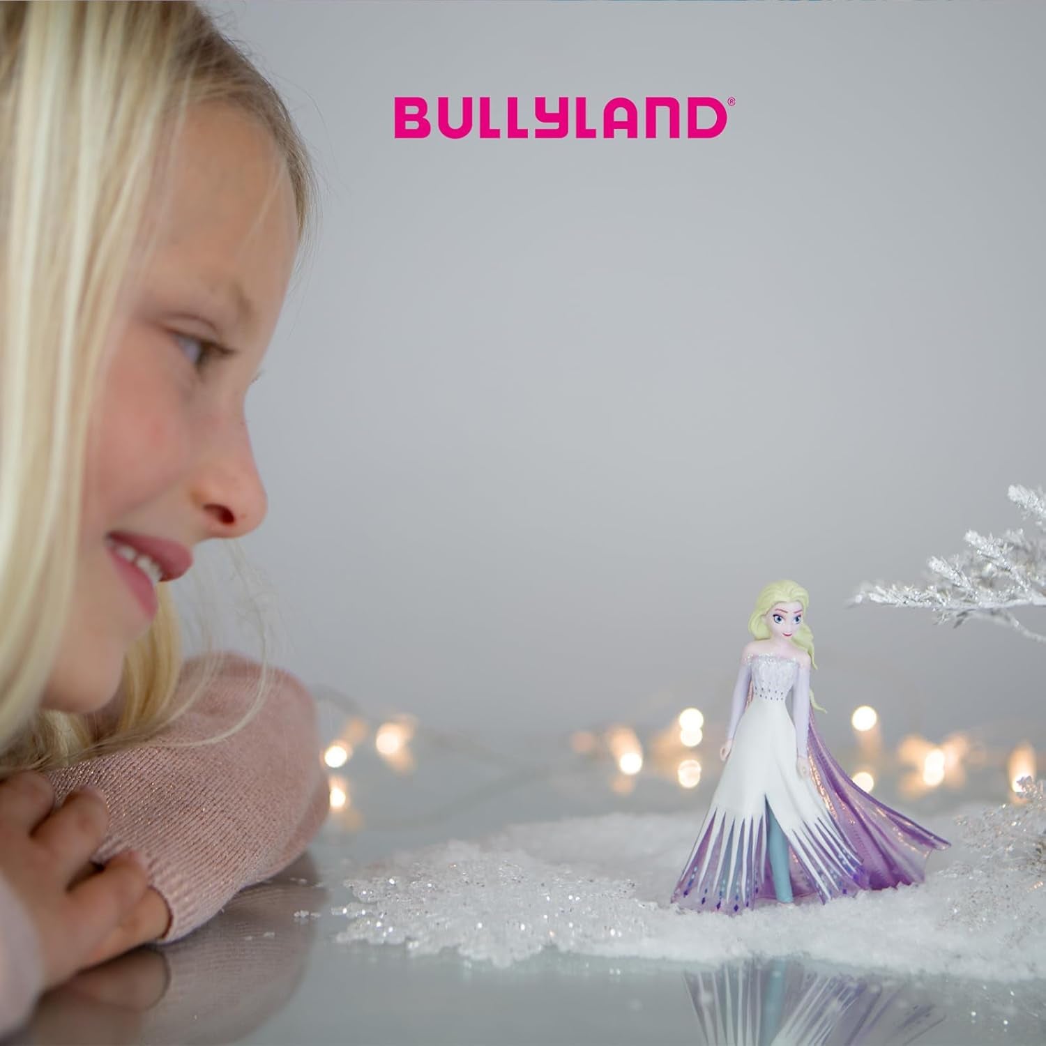 Bullyland 12961 - Spielfigur Elsa von Arendelle aus Walt Disney Die Eiskönigin, ca. 10,1 cm, detailgetreu, ideal als kleines Geschenk für Kinder ab 3 Jahren