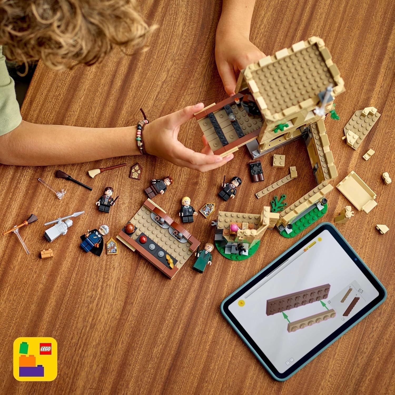 Castelul Hogwarts LEGO Harry Potter: Lecții de zbor, set de joacă de aventură cu 6 minifigurine de colecționat, inclusiv Draco Malfoy și profesorul Mcgonagall, set de joacă de rol pentru băieți și fete de la 9 ani 76447 Seturi de constructie Besuche den LEGO-Store