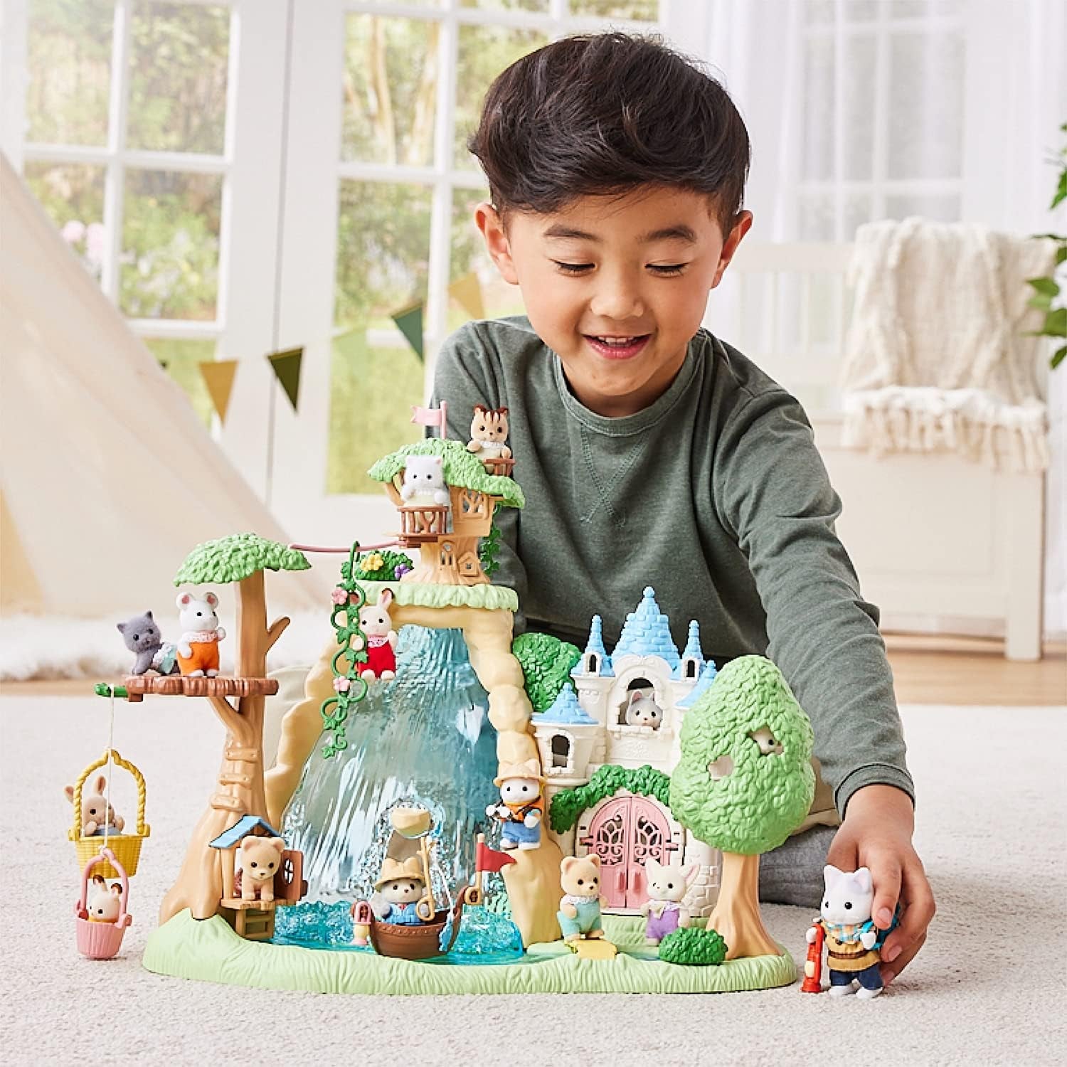 Sylvanian Families - 5763 Abenteuer Entdecker Set mit Zwei Figuren, Milchkatzen Vater und Junge, Tierfigur, detailreiches Spielzeug für Kinder ab 3 Jahren