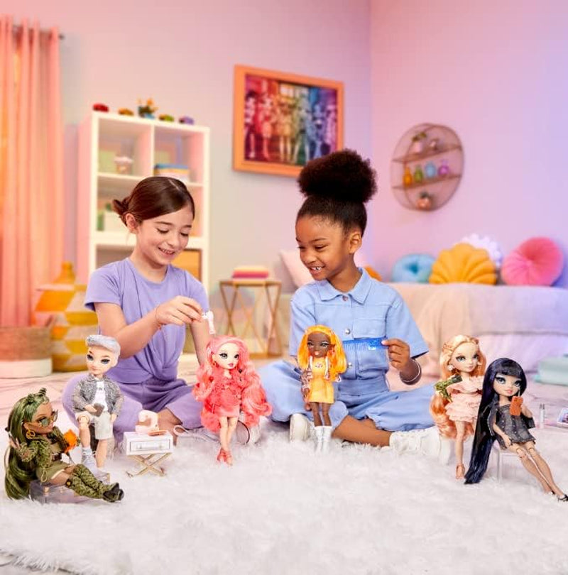 Păpușa Rainbow High Fashion – Aidan Russell – Păpușa Purple Boy – Ținută la modă și peste 10 accesorii de joacă colorate – Pentru colecționari și copii cu vârste cuprinse între 4 și 12 ani