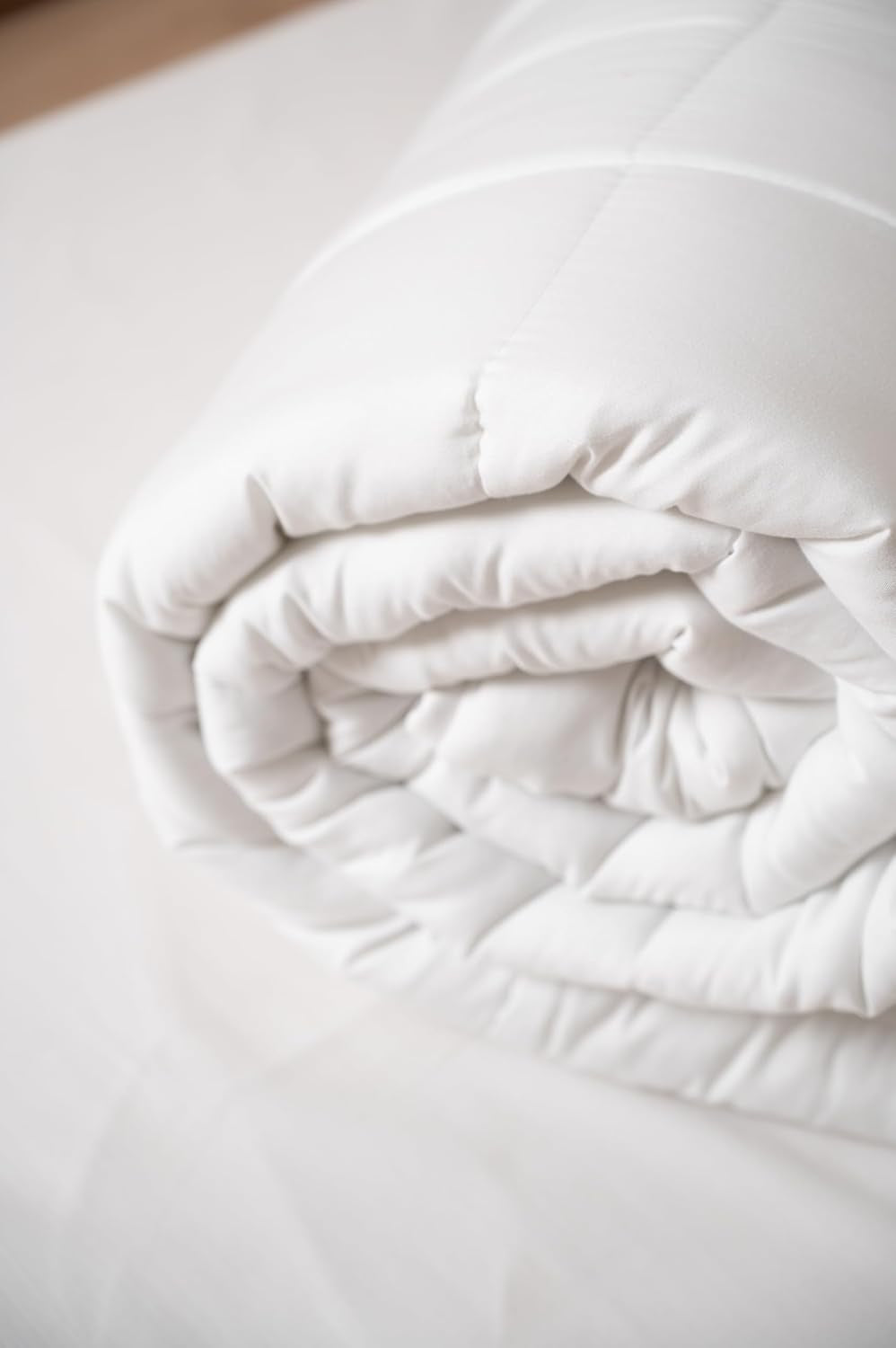 Plapuma TRAMAS+ 200 Gr/M² pentru paturi din fibre goale siliconizate - 150X220 Cm - Certificată Oeko Tex - Albă, moale, caldă, minimalistă - Pat 90 Cm Plapumi si pilote Naty Shop