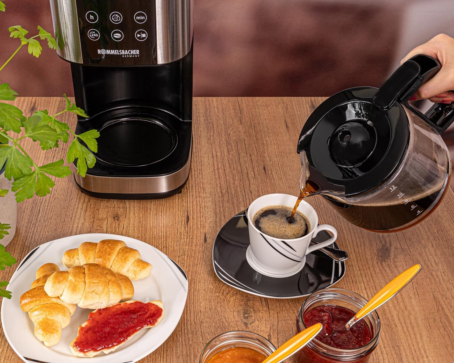 Espressor cu filtru Rommelsbacher FKM 1000 - rezervor de apă de 1,5 litri pentru 12 cești de cafea, carafă de sticlă, pornire cu întârziere, funcție de menținere la cald, funcție de aromă, suport detașabil pentru filtru 1x4