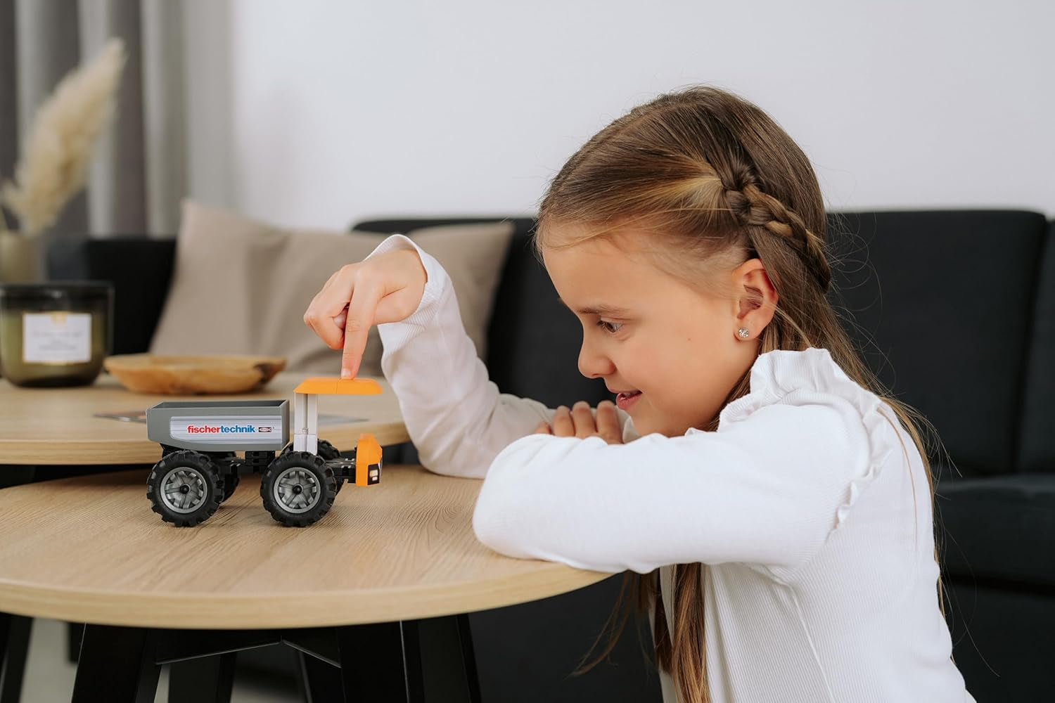 fischertechnik Truck 576105 – pädagogisches Konstruktionsspielzeug, LKW-Spielzeug-Bausatz für Kinder ab 7 Jahren, orange