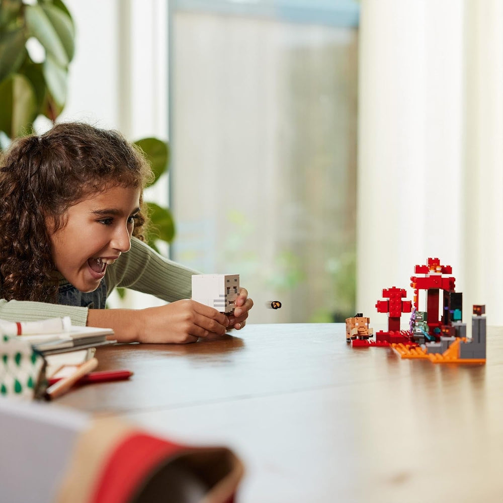 LEGO Minecraft Ambush la portalul Nether, jucărie de jocuri în Nether pentru copii cu scene de luptă și figuri legendare, inclusiv Ghast, cadou pentru băieți și fete gamer de la 8 ani 21255 Seturi de constructie Besuche den LEGO-Store