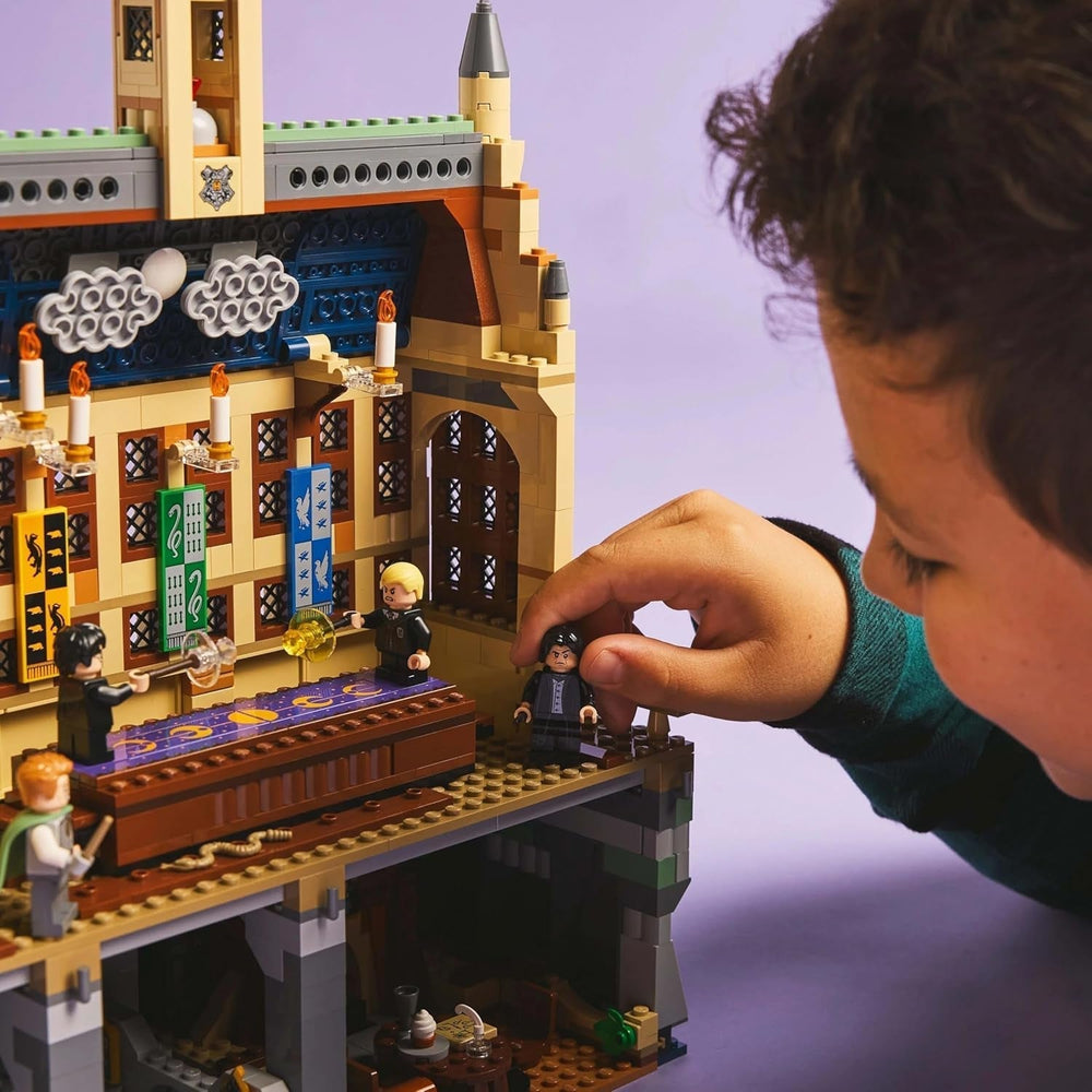 LEGO Harry Potter Castelul Hogwarts: Clubul de duel, set de construcție Cu 4 minifigurine Incl. Draco Malfoy, Gilderoy Lockhart & Severus Snape, set Cu funcție Pentru băieți și fete cu vârsta de 8+ 76441 Seturi de constructie Besuche den LEGO-Store