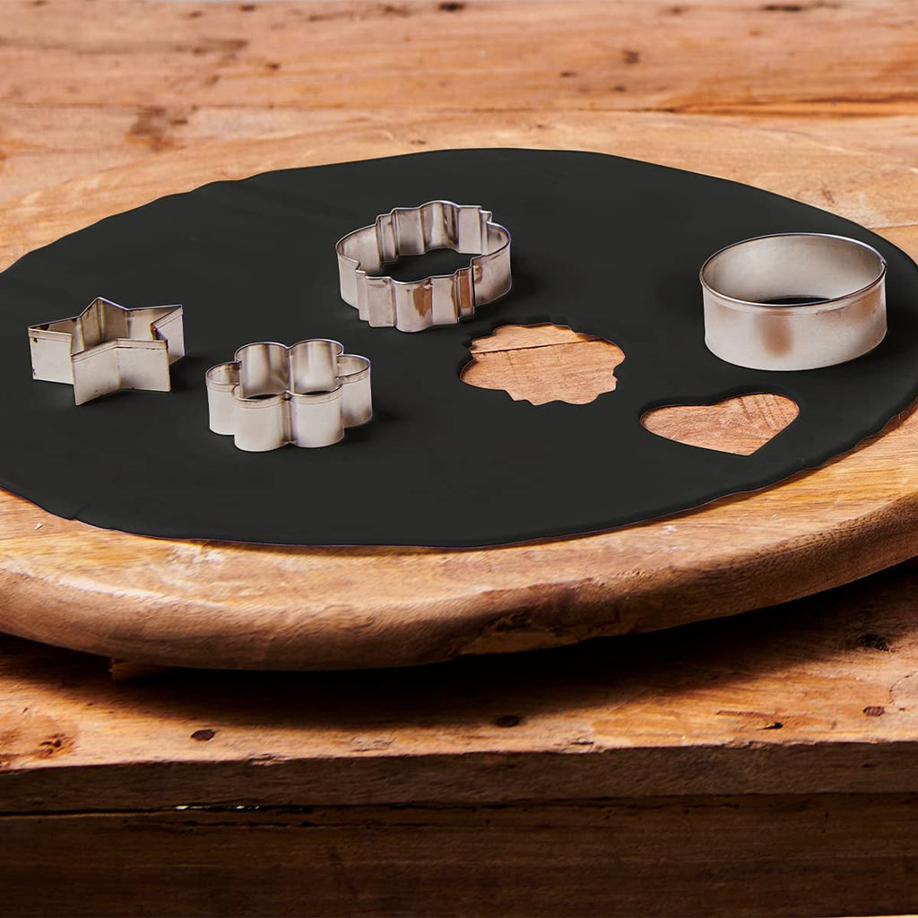 FunCakes Rolled Roll Fondant Disc Raven Black: aromă delicioasă de vanilie, 430 g & Rolled Roll Fondant Disc Fire Red: aromă delicioasă de vanilie, deja rulat, ușor de utilizat, 430 g Pasta de zahar Naty Shop