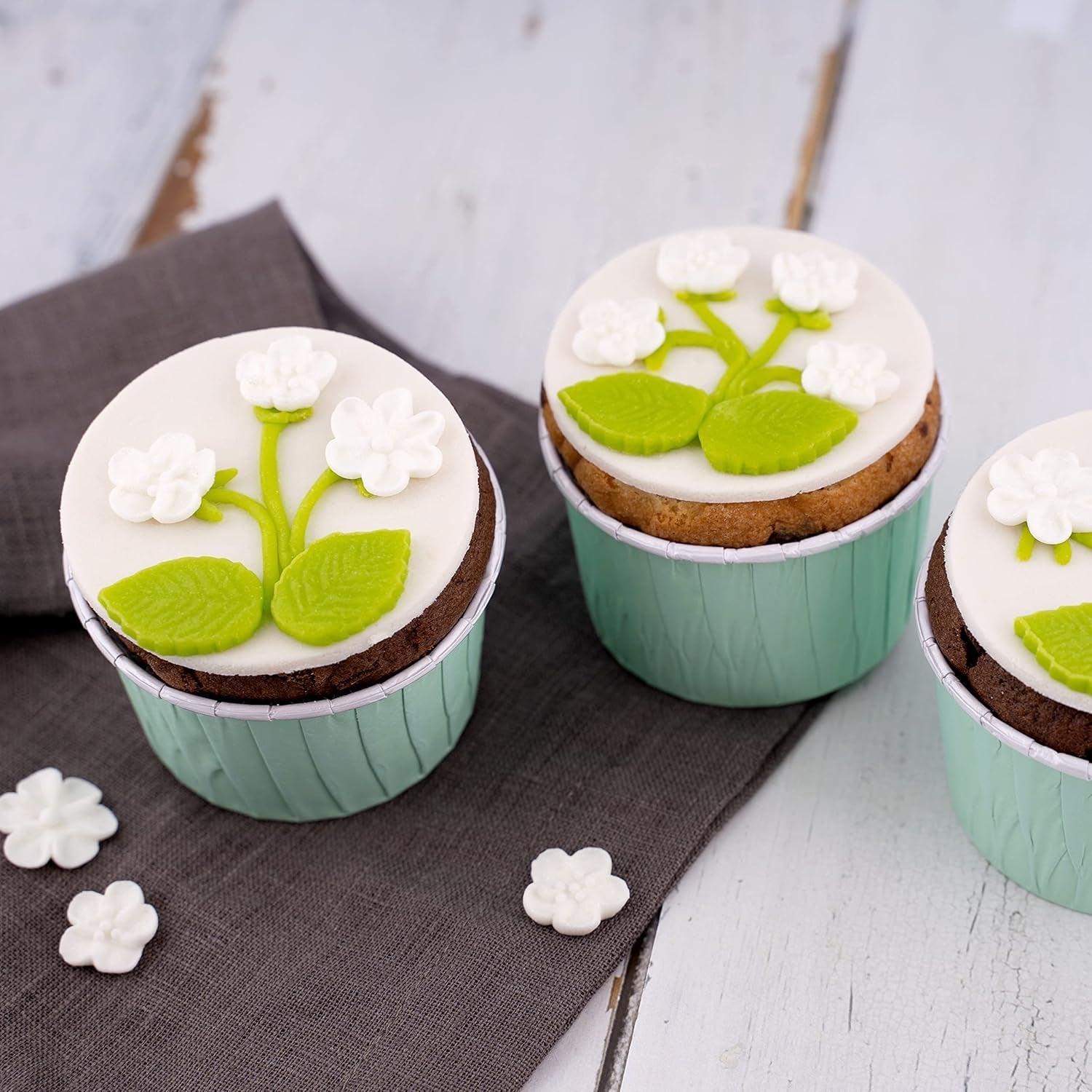 Günthart BackDecor 250 fondant verde, 100% vegan, fără ulei de palmier, rezistent la rupere pentru a acoperi prăjituri și produse de patiserie, potrivit pentru modelare, pachet de 2 (1 x 250 g) Pasta de zahar Naty Shop